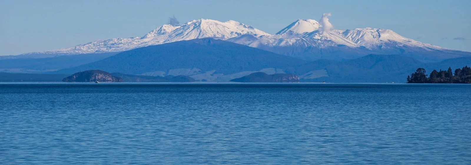 Lake Taupō and the mountains of New Zealand